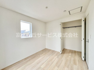 【洋室】 | 沼津市大岡 33期 新築一戸建て 1号棟 | 5.2帖の洋室です