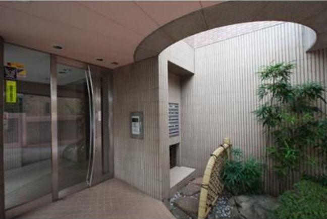 プレール玉川　アップライトピアノ可　オートロック　ファミリー向けのエントランス