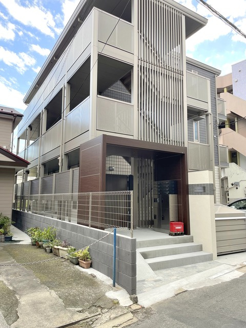 クレール井土ヶ谷のエントランス