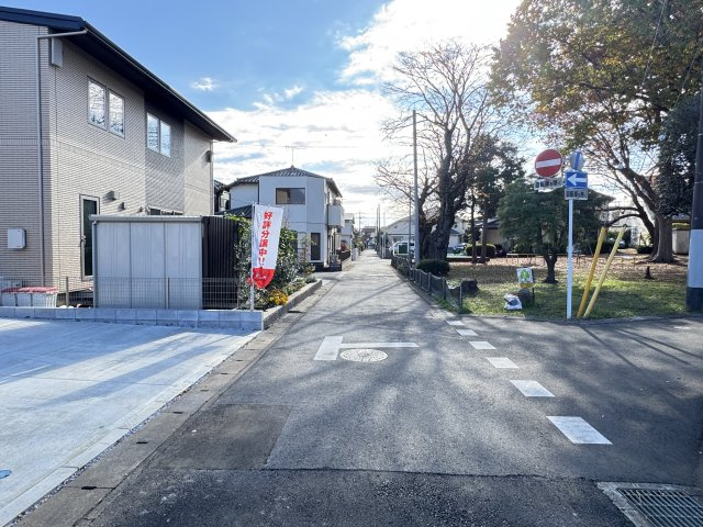 流山市江戸川台東４丁目新築戸建【江戸川台小学校：5分】の前面道路含む現地写真|南西側前面道路