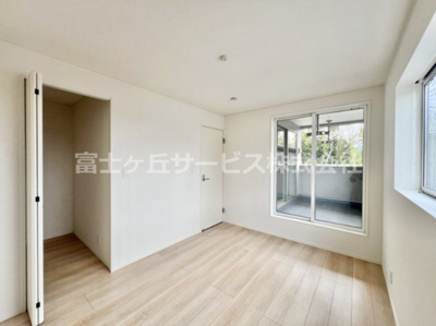 【寝室】 | 沼津市大岡 33期 新築一戸建て 2号棟 | 6帖の寝室です