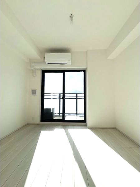 Ｓ－ＲＥＳＩＤＥＮＣＥ野並駅前ｂｒｏａｄの居間・リビング