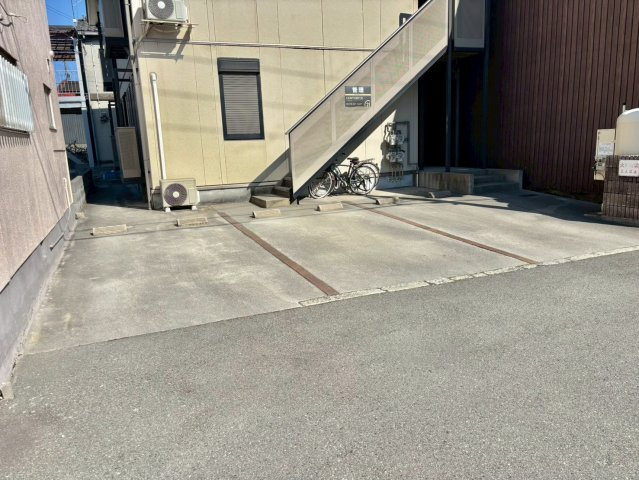レトアKeiの駐車場