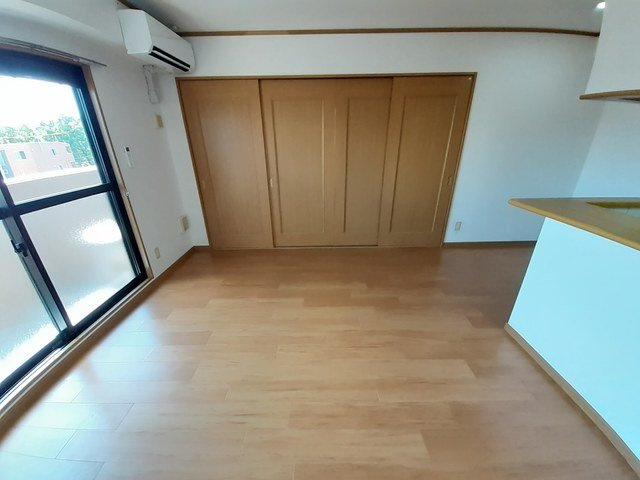 ソレアード山香の居間・リビング