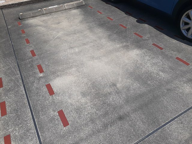 ソレイユ苗代の駐車場