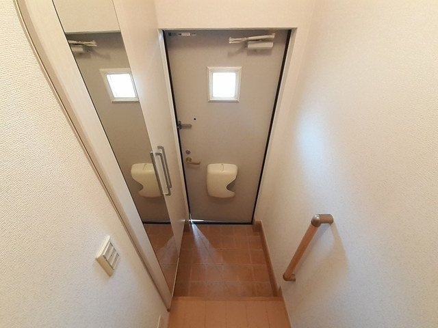 ソレイユ苗代の玄関