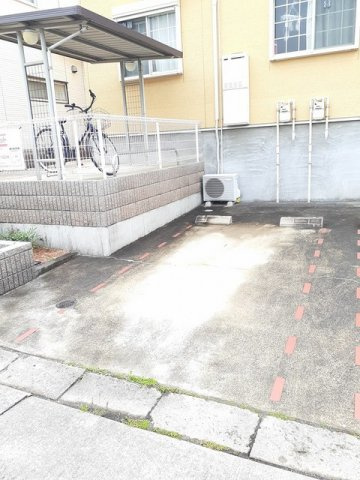 コーポ峰の駐車場