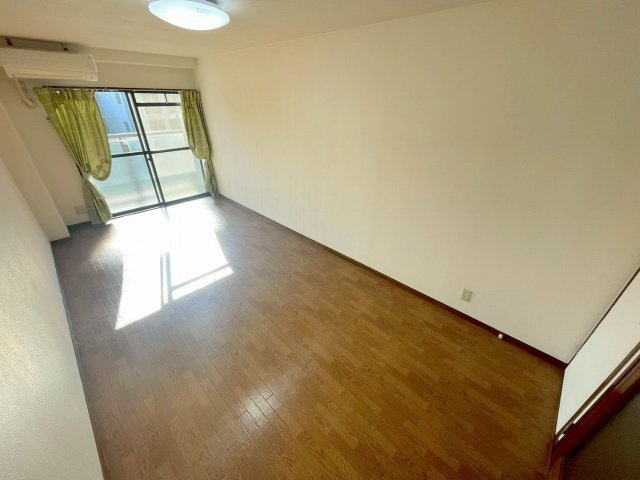 サンコーポウエノの居間・リビング