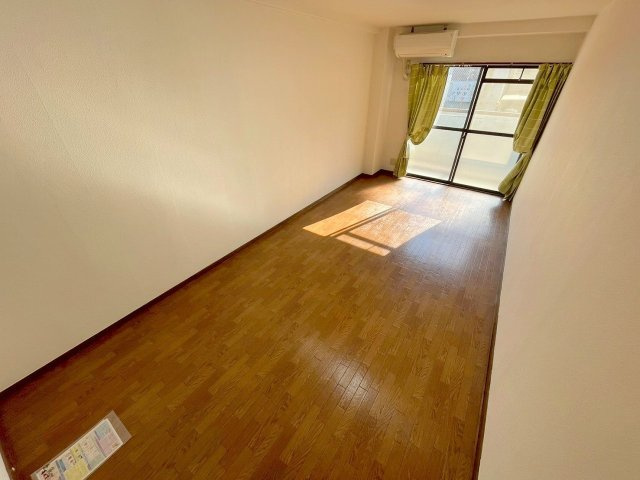 サンコーポウエノの洋室