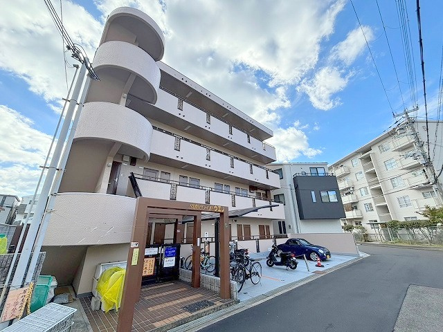 サンコーポウエノの外観