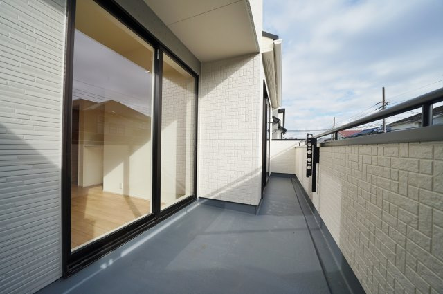 【横浜市保土ケ谷区権太坂1丁目24-7全2棟新築戸建て】★仲介手数料無料★（権太坂小学校・境木中学校）のバルコニー