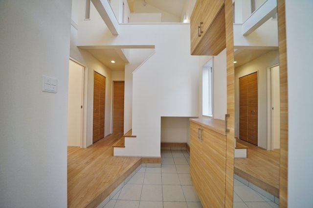 【横浜市保土ケ谷区権太坂1丁目24-7全2棟新築戸建て】★仲介手数料無料★（権太坂小学校・境木中学校）の玄関