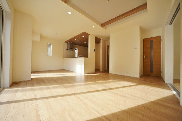 【横浜市保土ケ谷区権太坂1丁目24-7全2棟新築戸建て】★仲介手数料無料★（権太坂小学校・境木中学校）の居間・リビング