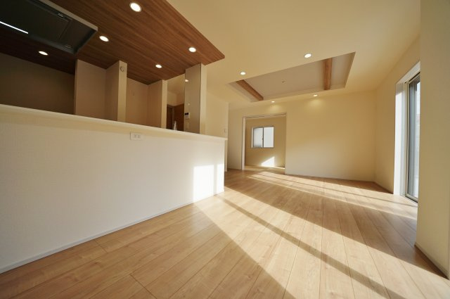 【横浜市保土ケ谷区権太坂1丁目24-7全2棟新築戸建て】★仲介手数料無料★（権太坂小学校・境木中学校）の居間・リビング