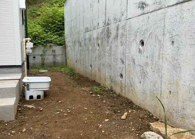 【庭】 | 庭があることでガーデニングや家庭菜園はもちろん、こどもの遊び場やペットを放して遊ぶことができます。また、家の周囲に余裕があるということです。隣地との間があれば、十分な日当たりと、風通しが確保できます。