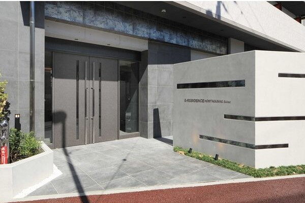 Ｓ－ＲＥＳＩＤＥＮＣＥ堀田駅前ｆｕｔｕｒのエントランス