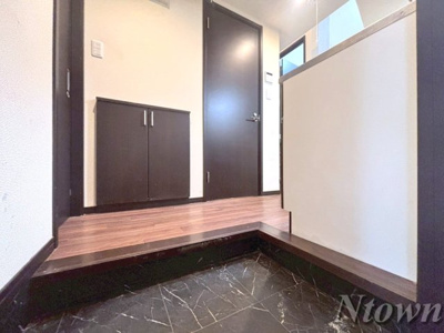 【玄関】 | Graz名古屋駅北 | 収納もある玄関です