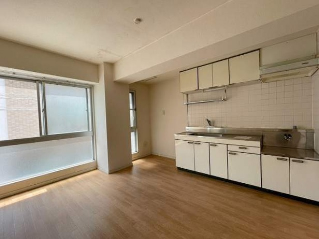 三谷ビルの居間・リビング|ゆったりとした居間です