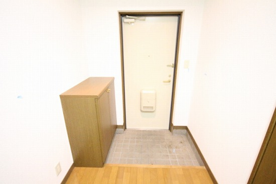 ＦＪ日進通の玄関