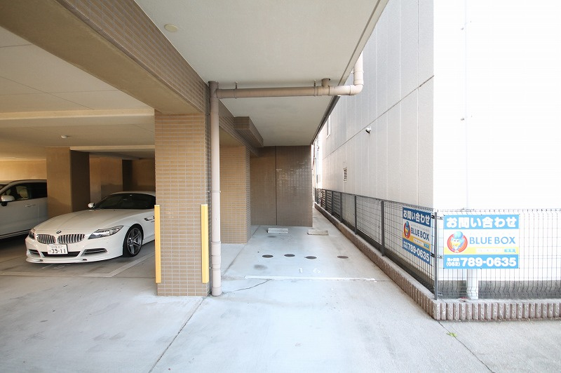 ＦＪ日進通の駐車場