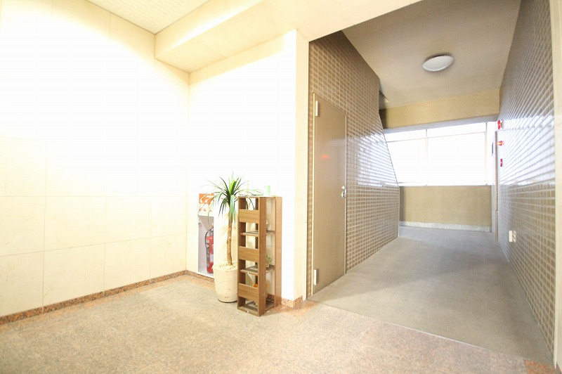 ＦＪ日進通のロビー