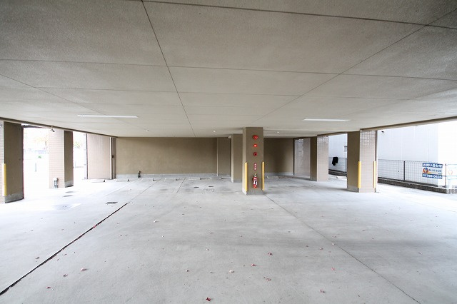 ＦＪ日進通の駐車場