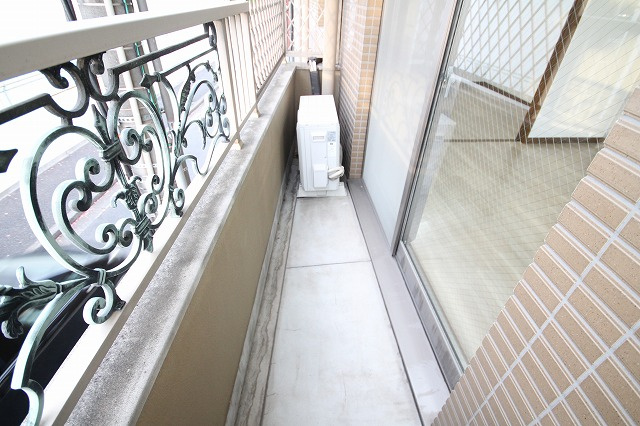 ＦＪ日進通のバルコニー