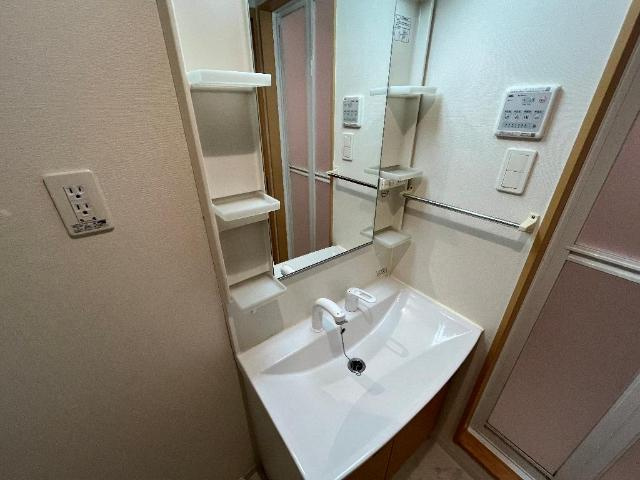 ラビエールＡの洗面所|洗髪洗面化粧台