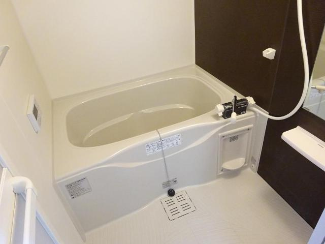 綱理ハウスの浴室|追焚付バス