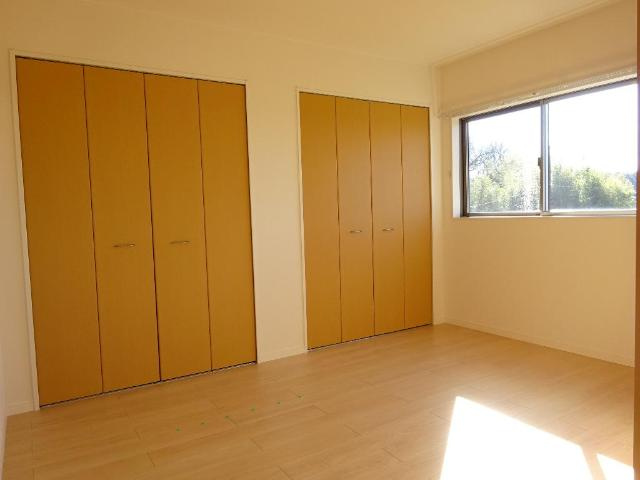 綱理ハウスの内装|洋室