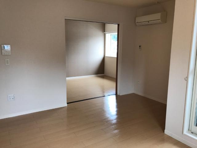 シャイニー竜泉寺の居間・リビング|リビング