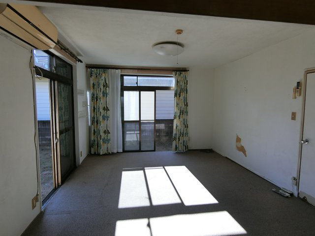 茂原市茂原1581　中古売り戸建ての居間・リビング