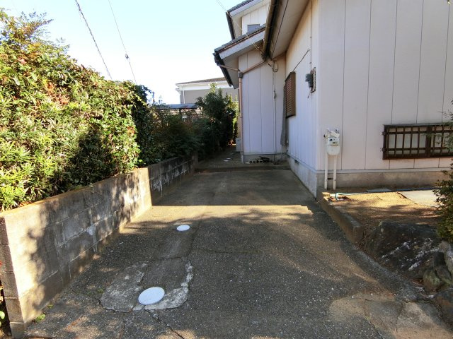 茂原市茂原1581　中古売り戸建ての駐車場