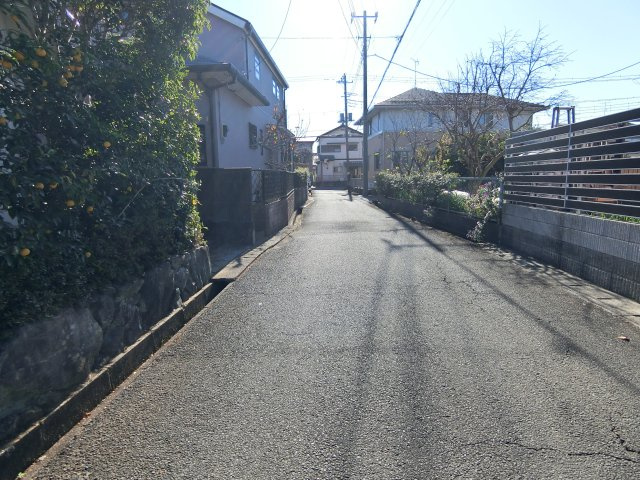 茂原市茂原1581　中古売り戸建ての前面道路含む現地写真
