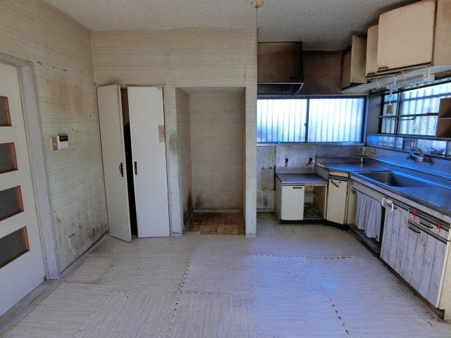 茂原市茂原1581　中古売り戸建ての居間・リビング