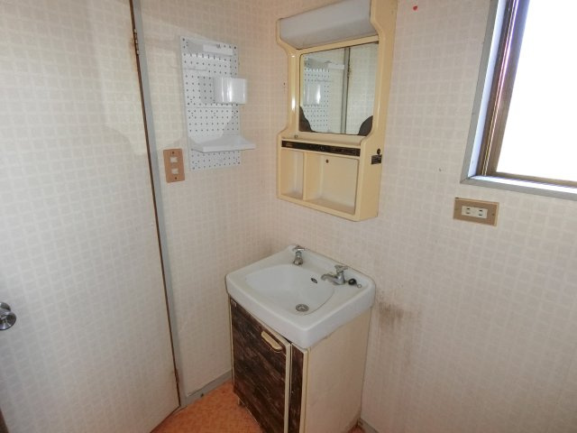 茂原市茂原1581　中古売り戸建ての独立洗面台