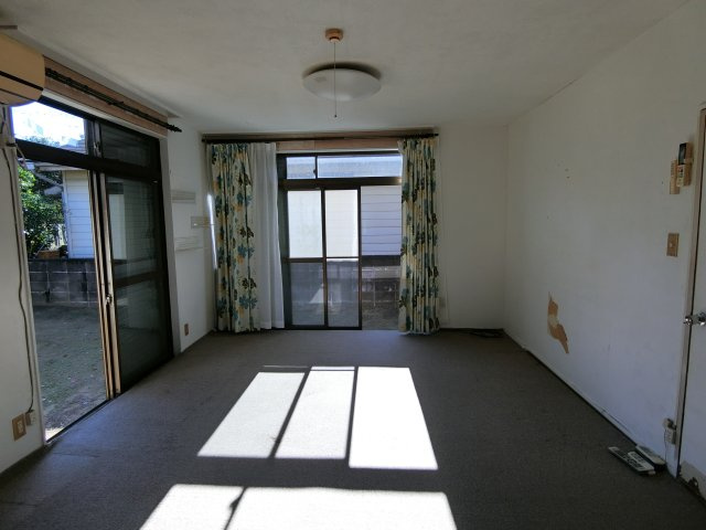 茂原市茂原1581　中古売り戸建ての居間・リビング