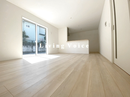 【居間・リビング】 | 【仲介手数料０円】南足柄市沼田第13　新築一戸建て | 南足柄市沼田第13　新築一戸建て