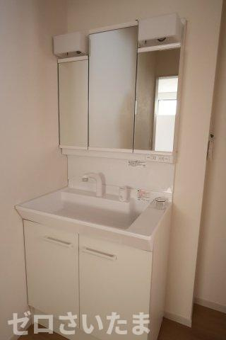 《仲介手数料無料》上尾市浅間台３丁目9-11新築一戸建てテラシエの独立洗面台