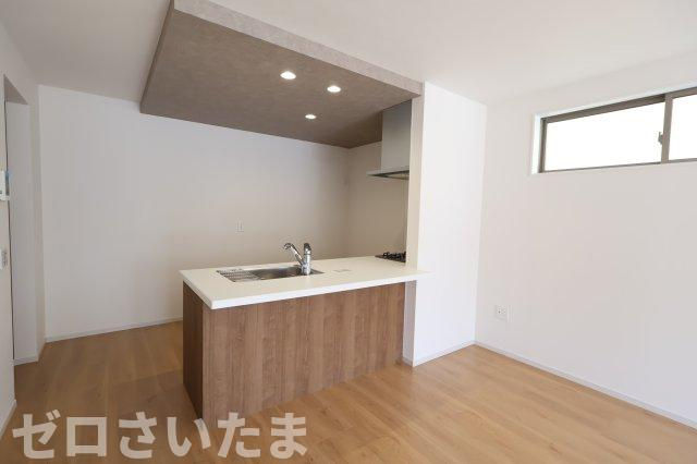 《仲介手数料無料》上尾市浅間台３丁目9-11新築一戸建てテラシエの居間・リビング