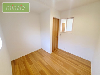 【洋室】 | 小学校11分　中学校８分　再生住宅　リフォーム〇　南三咲 | 販売現地