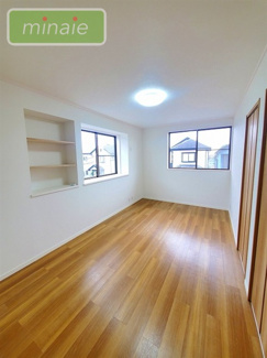 【洋室】 | 小学校11分　中学校８分　再生住宅　リフォーム〇　南三咲 | 販売現地