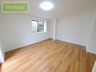 【洋室】 | 小学校11分　中学校８分　再生住宅　リフォーム〇　南三咲 | 販売現地