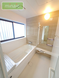 【浴室】 | 小学校11分　中学校８分　再生住宅　リフォーム〇　南三咲 | 販売現地