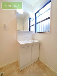 【独立洗面台】 | 小学校11分　中学校８分　再生住宅　リフォーム〇　南三咲 | 販売現地