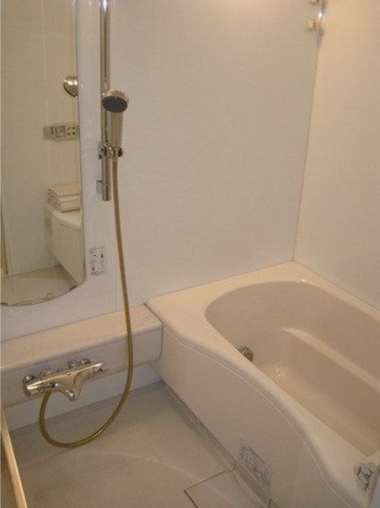 クリオ上野毛ラ・モード　敷金礼金0　フリーレント　ペット相談　最上階の浴室