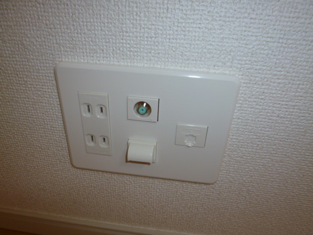 ベル　フローラＡの設備|ＴＶジャック・電話モジュラー