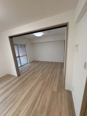 ハイライフ恵比寿の寝室|広くて明るい寝室