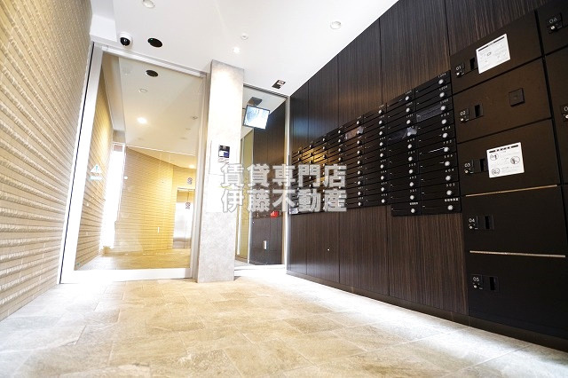 エスリード名城公園プライムのエントランス