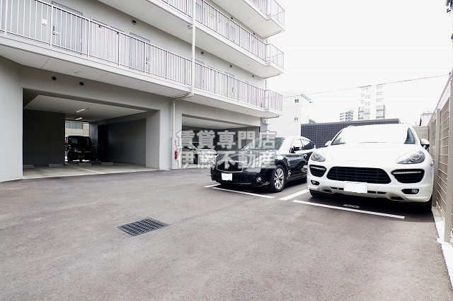 エスリード名城公園プライムの駐車場